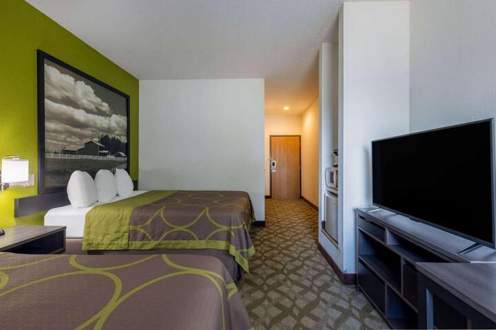 2 Queen Beds (10 of 10)