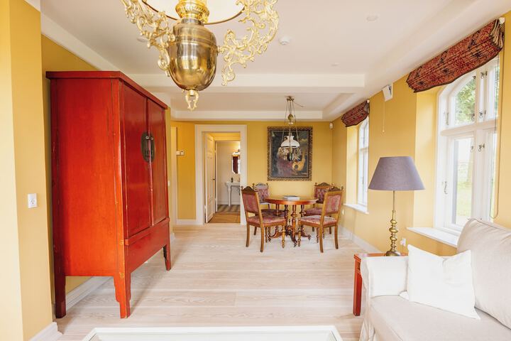 Room 10 of 26