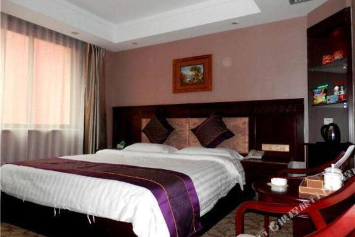 Sunshine Holiday Hotel