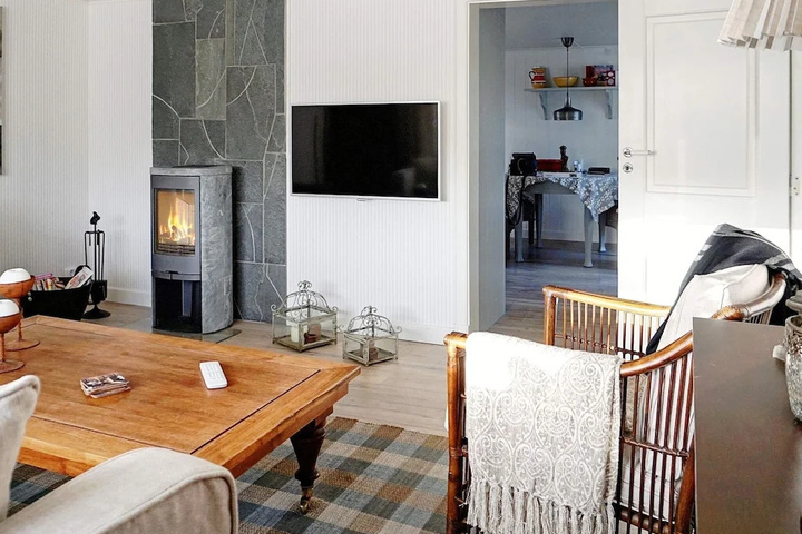 6 Person Holiday Home in Rönnäng