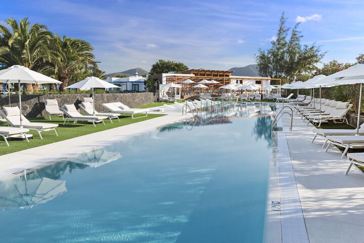 Hotel Pool