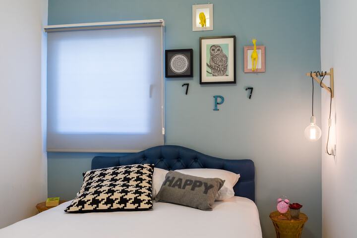 Room 2 of 77