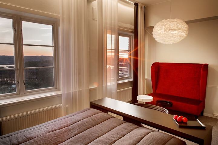 Room 4 of 28