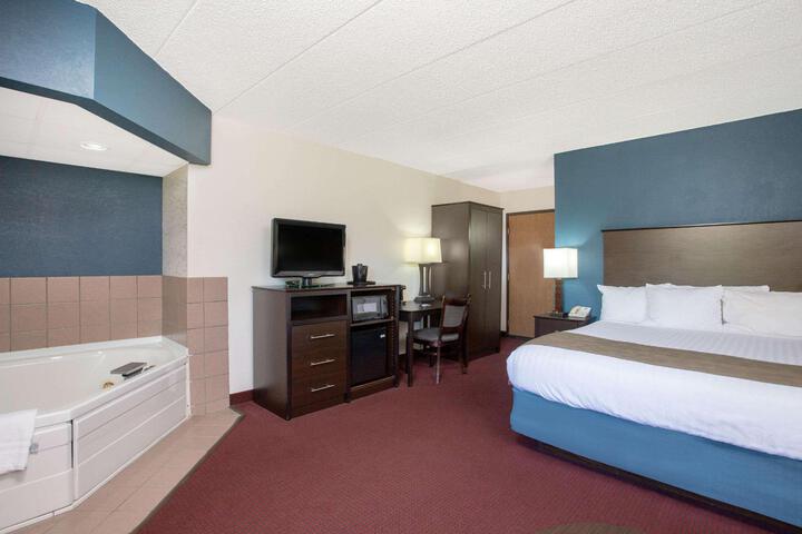 1 Queen Bed Mobility Accessible (10 of 11)