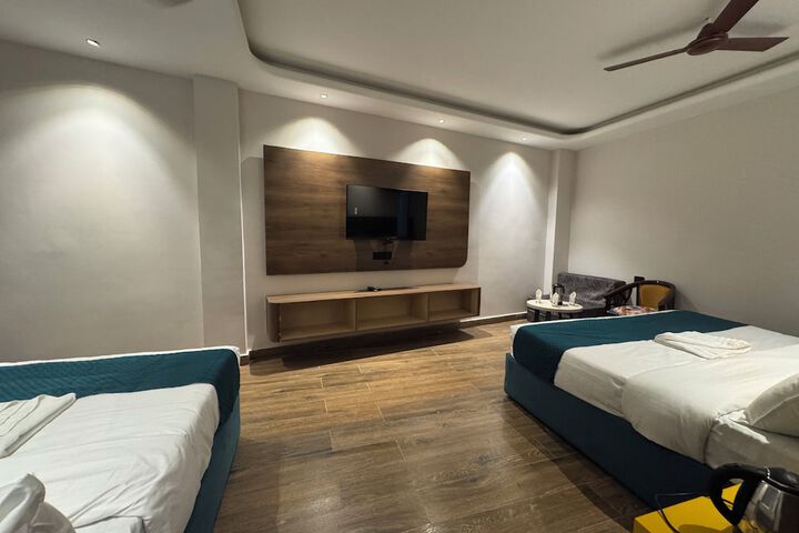 Room 28 of 39