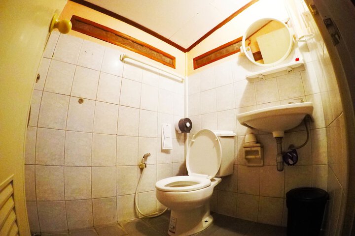 Room 48 of 77