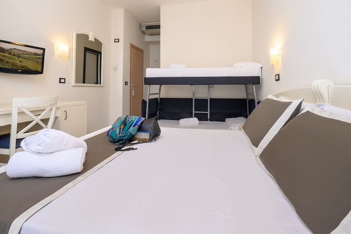 Room 20 of 42
