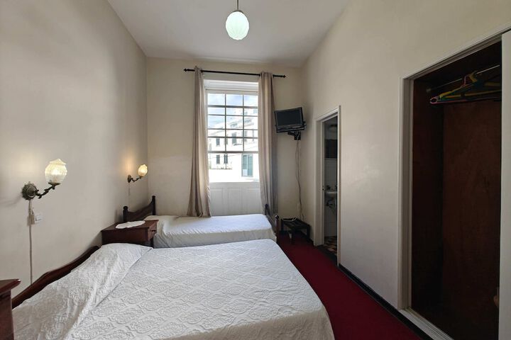 Room 42 of 141