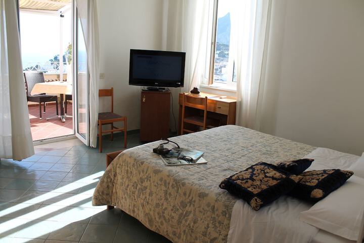 Room 9 of 32