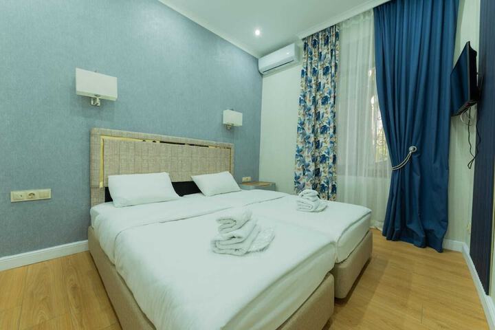 Room 9 of 20
