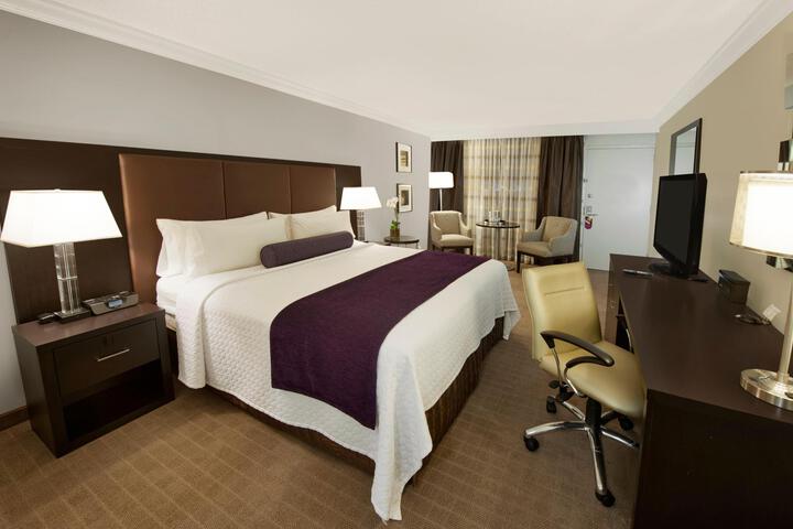1 King Bed (1 of 4)