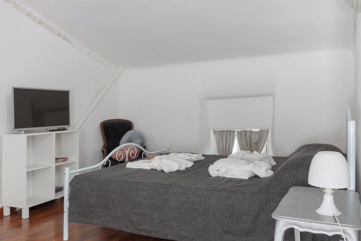 Room 16 of 18