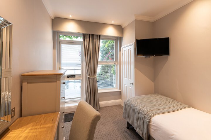 Room 35 of 196