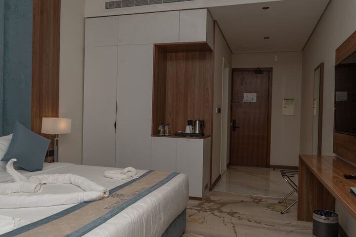 Room 48 of 96