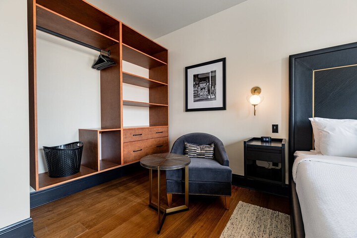 Room 75 of 341