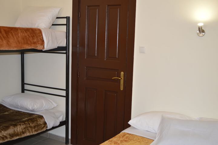 Room 13 of 35
