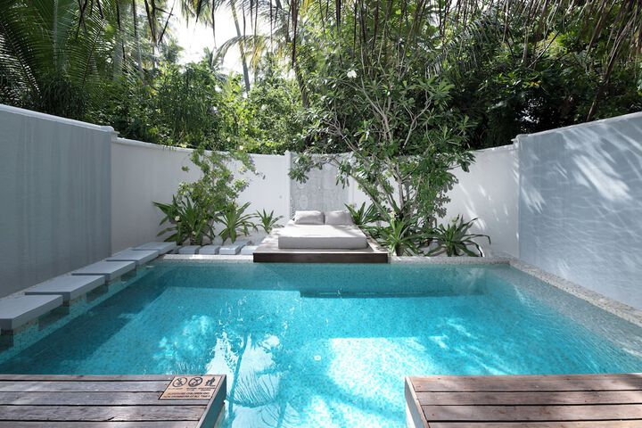 Hotel with Pool