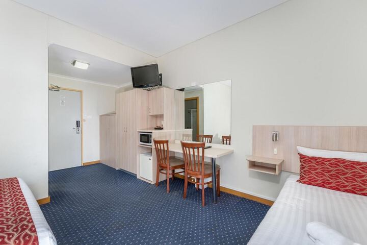 Room 17 of 37