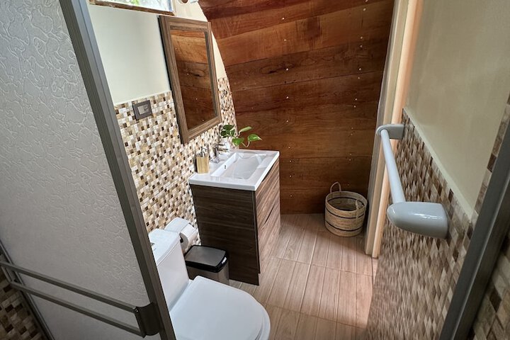 Room 17 of 33