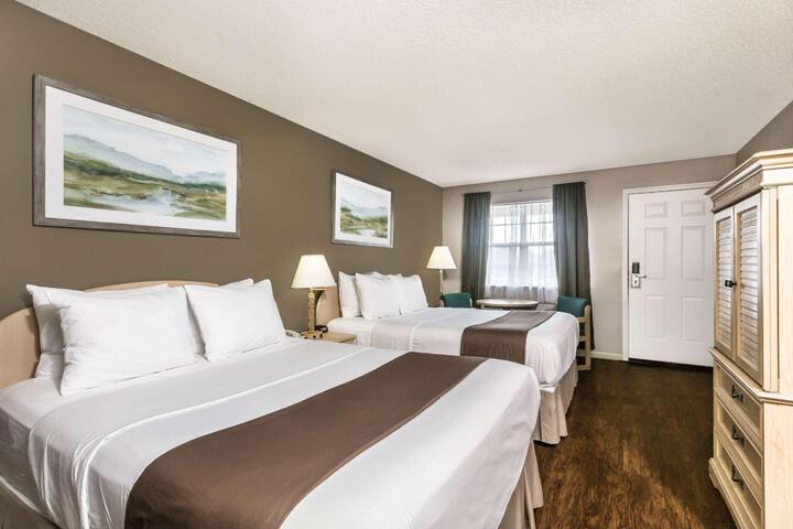 1 Queen Bed (14 of 21)