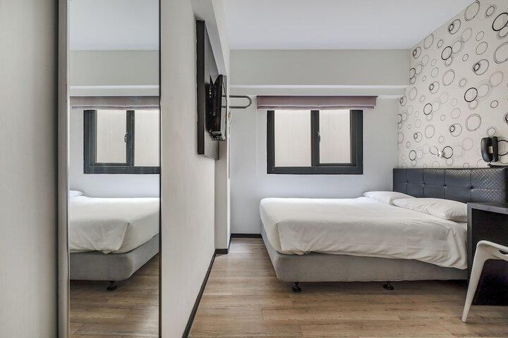 Room 28 of 93