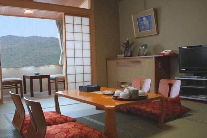 Room 10 of 21