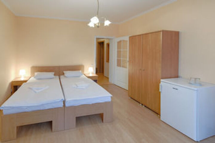 Room 16 of 44
