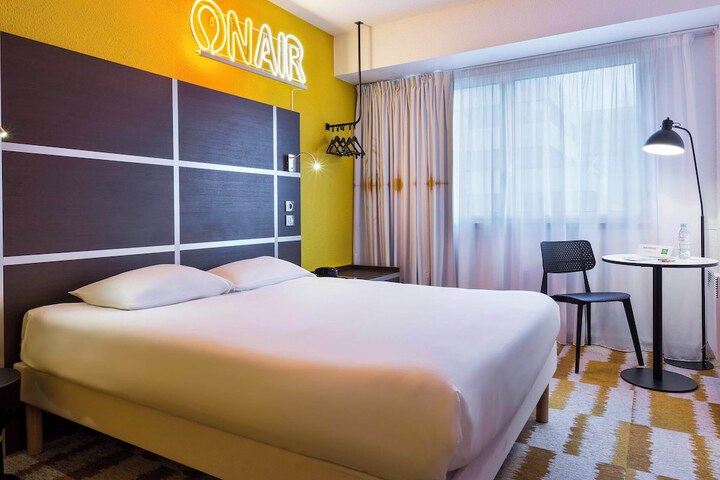 Room 4 of 36