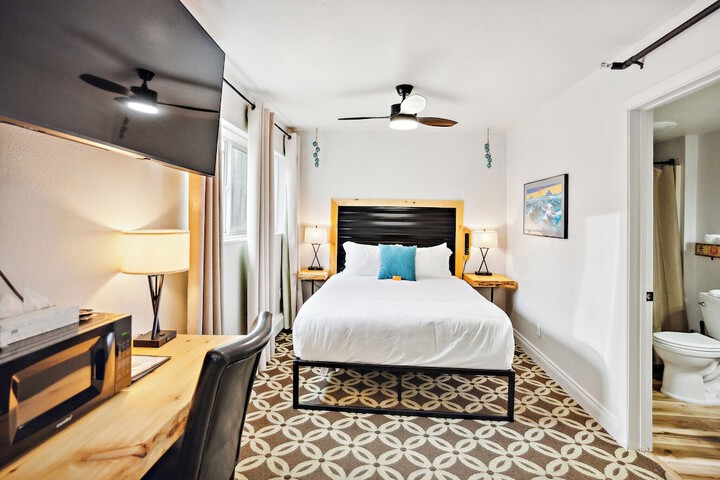 Room 9 of 16