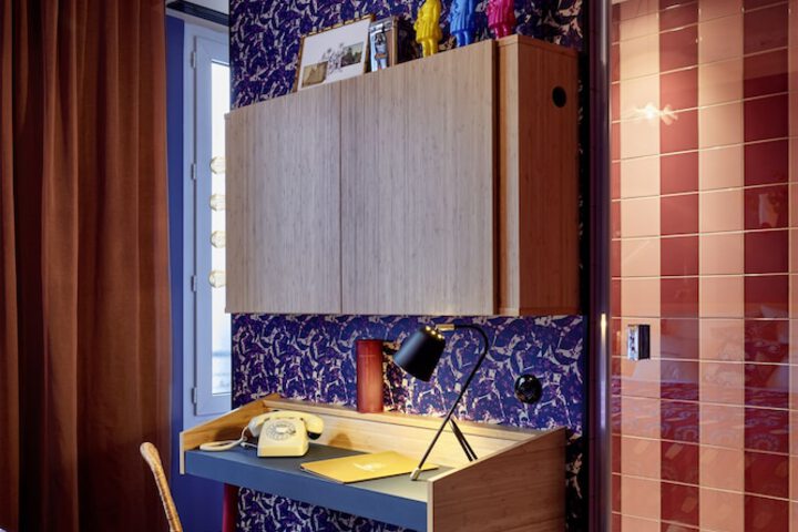 Room 8 of 108
