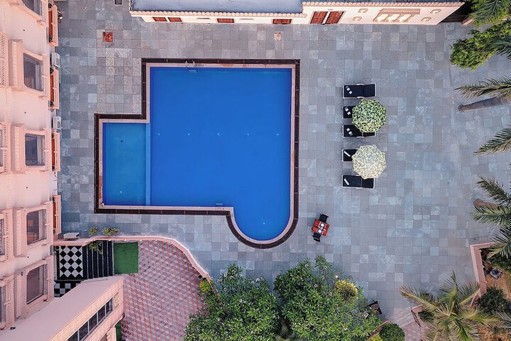 Pool 41 of 92