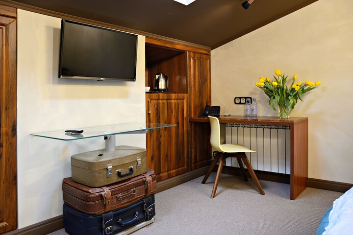 Room 57 of 83