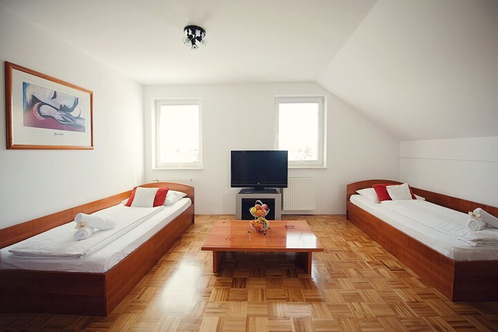Room 32 of 101