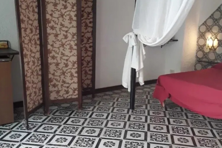 Room 2 of 8