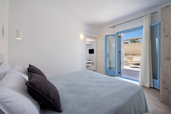 Room 5 of 100