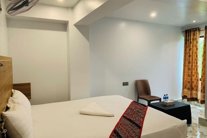 Room 32 of 99