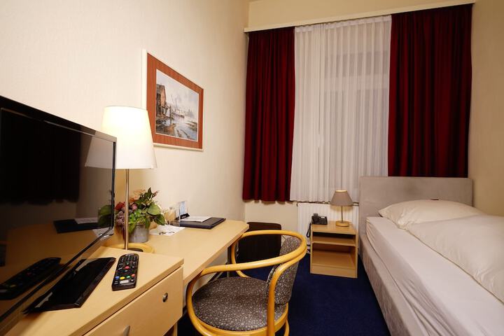 Room 9 of 50