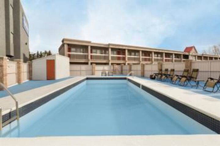 Pool 24 of 24