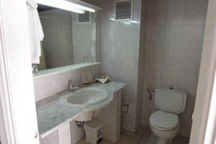 Room 5 of 18