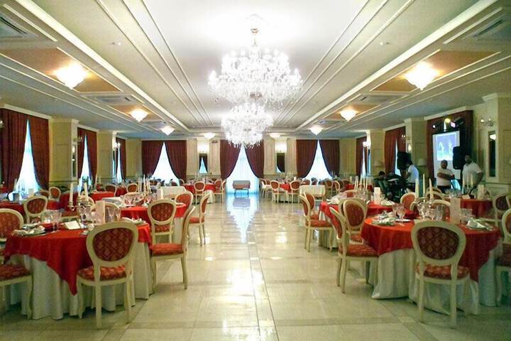 Ballroom/Hall 19 of 28