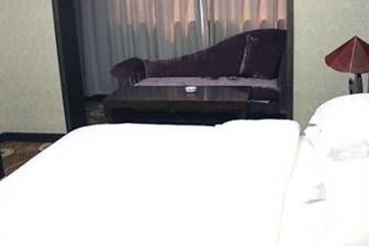 Room 12 of 19