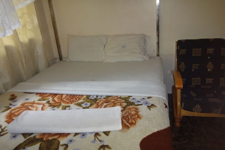 Room 6 of 25