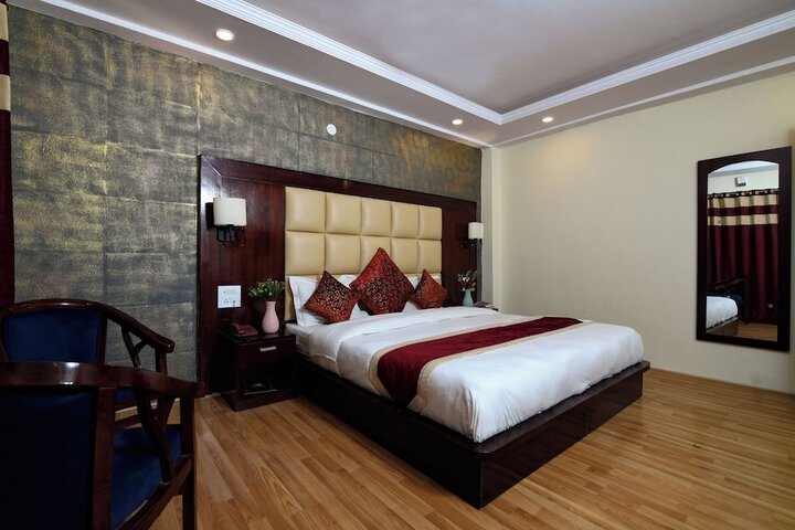 Room 8 of 25