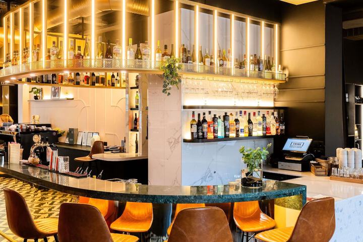 Hotel 225 of 229
