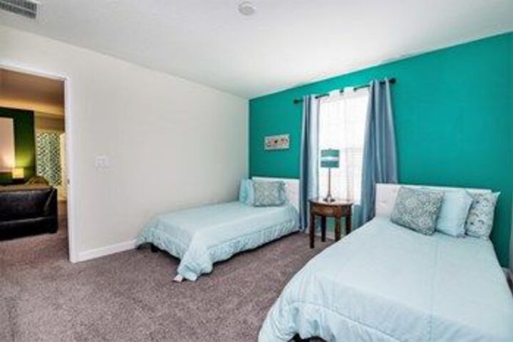 Room 12 of 25