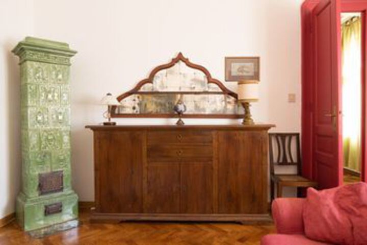 Room 10 of 19