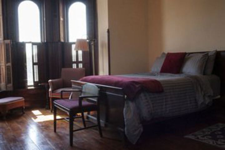 Room 10 of 34