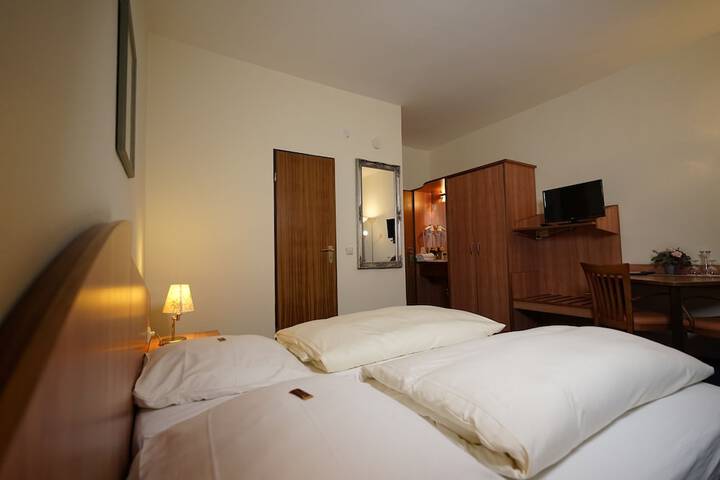 Room 11 of 50