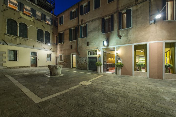 Hotel Exterior 80 of 83