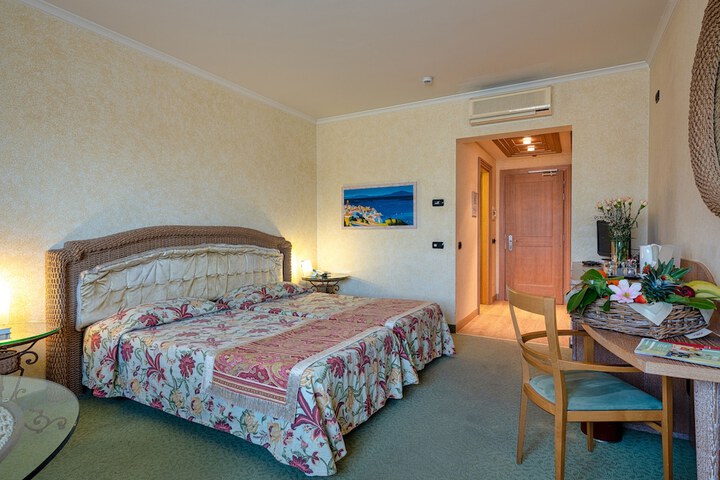 Room 37 of 157
